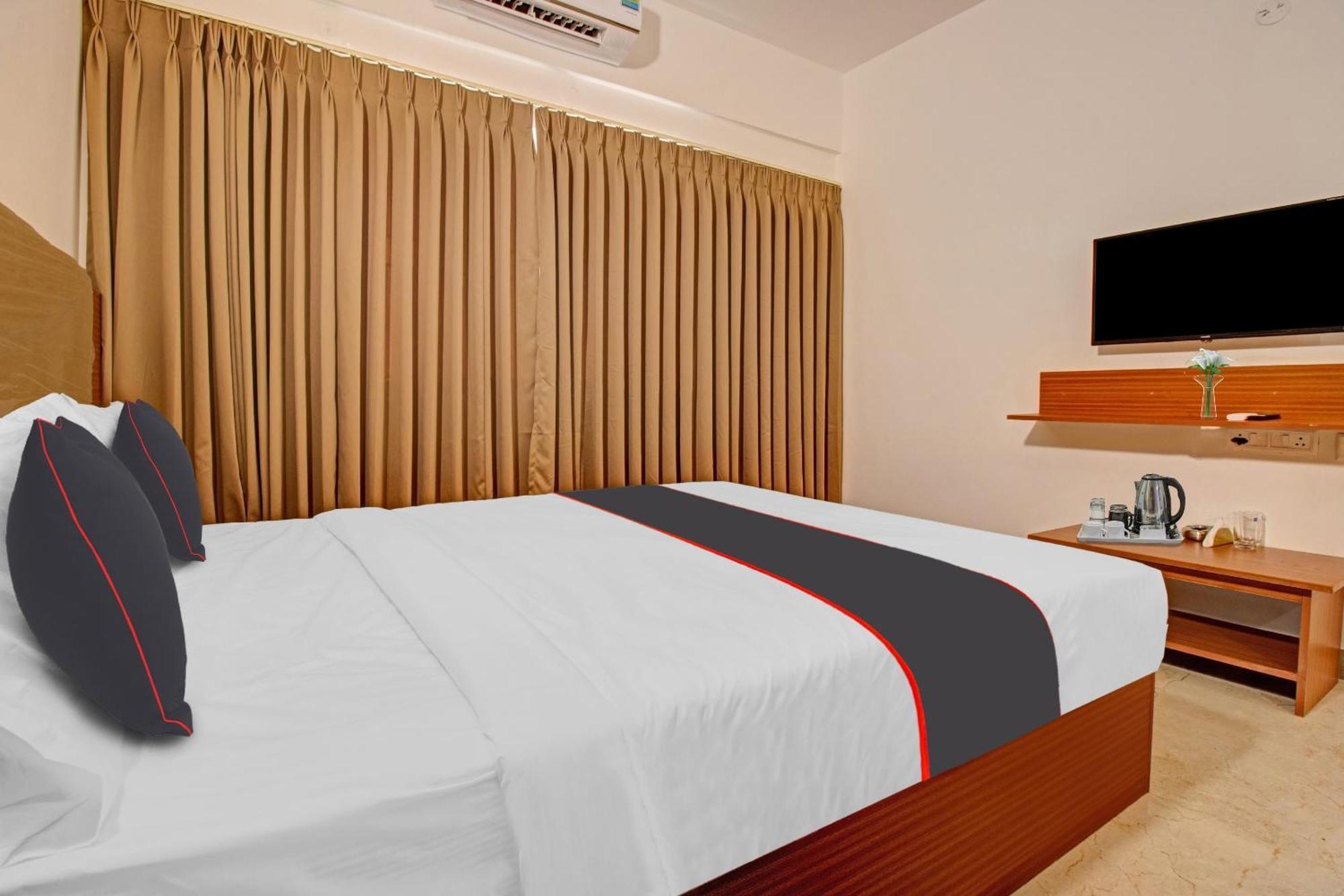 Super Collection O Petals Otium Business Hotel Bangalore Exterior photo