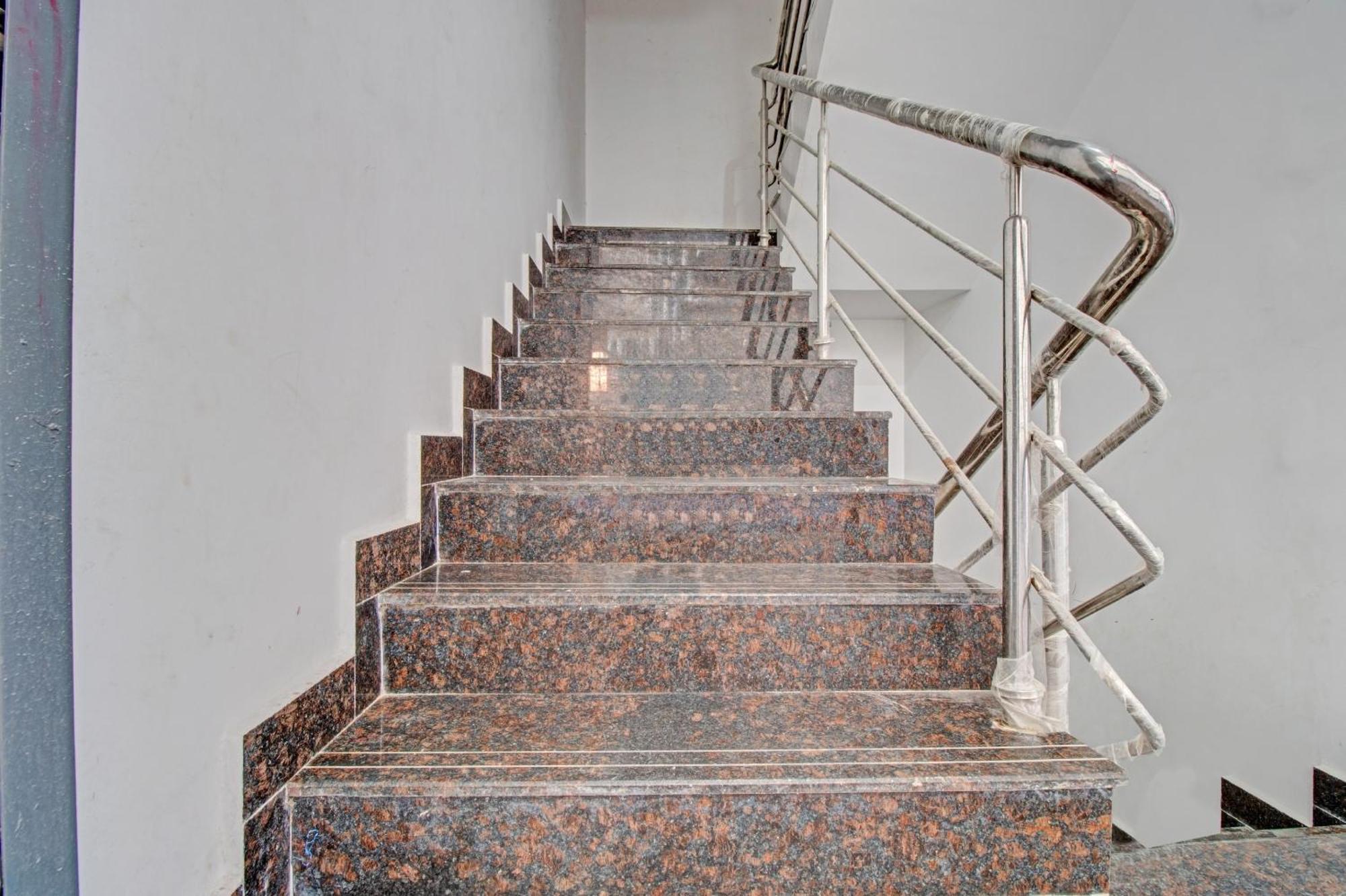 Super Collection O Petals Otium Business Hotel Bangalore Exterior photo