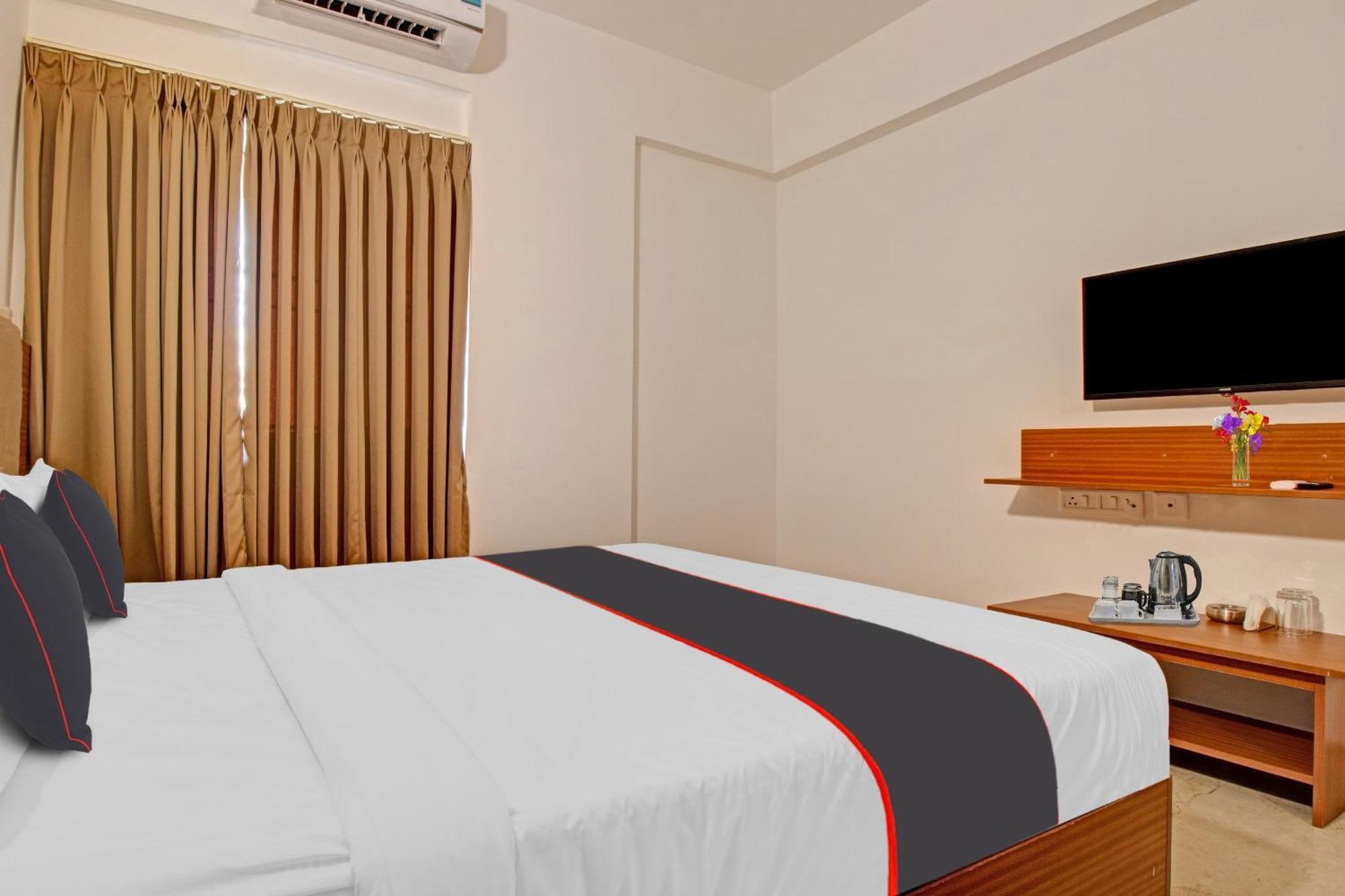Super Collection O Petals Otium Business Hotel Bangalore Exterior photo