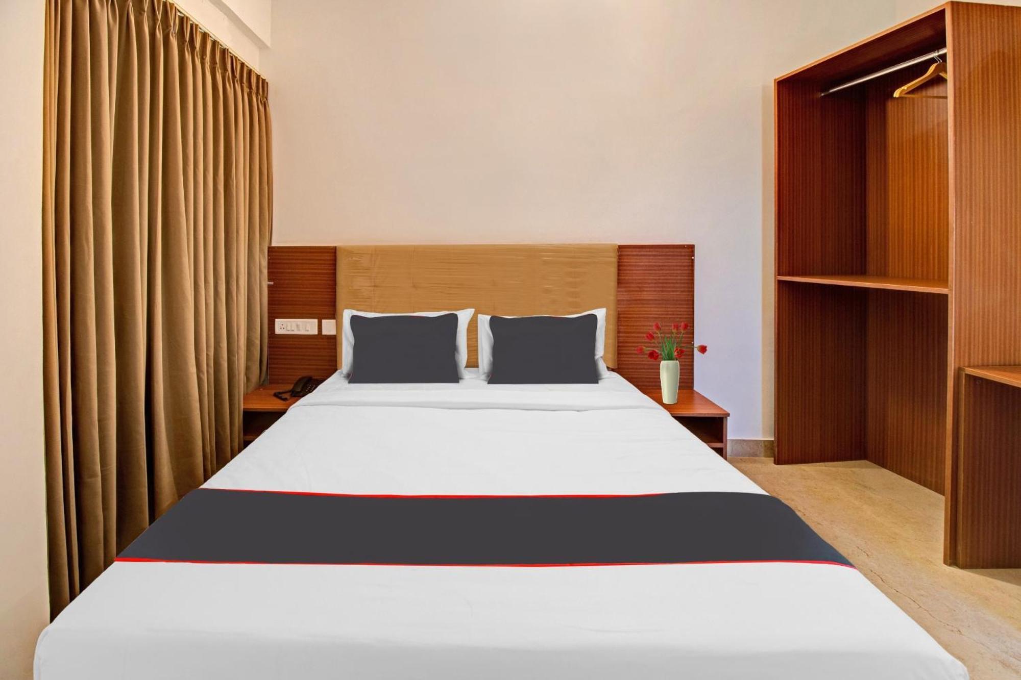 Super Collection O Petals Otium Business Hotel Bangalore Exterior photo