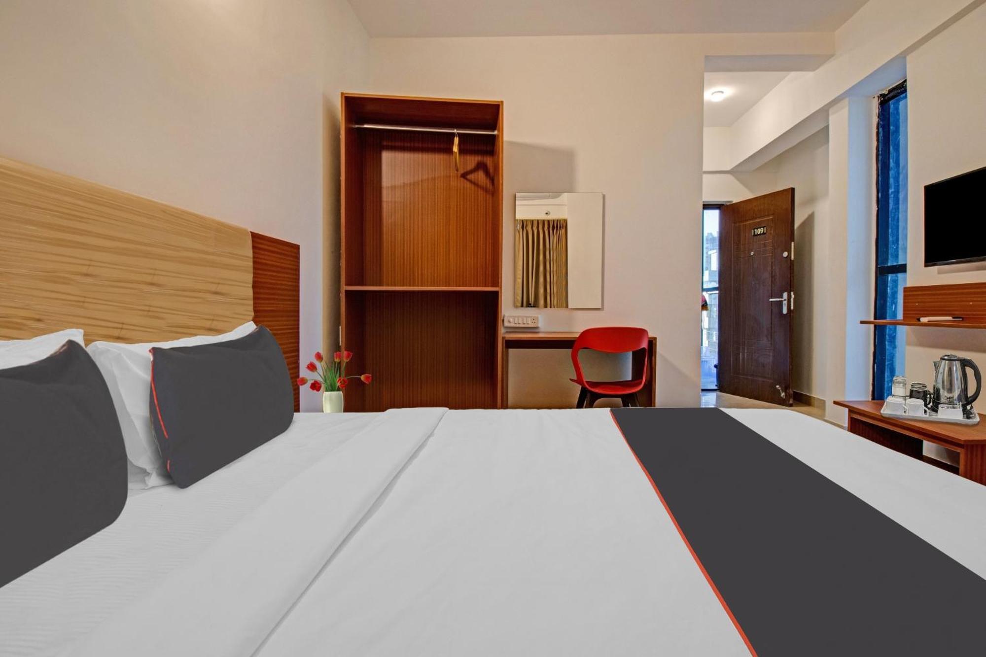Super Collection O Petals Otium Business Hotel Bangalore Exterior photo