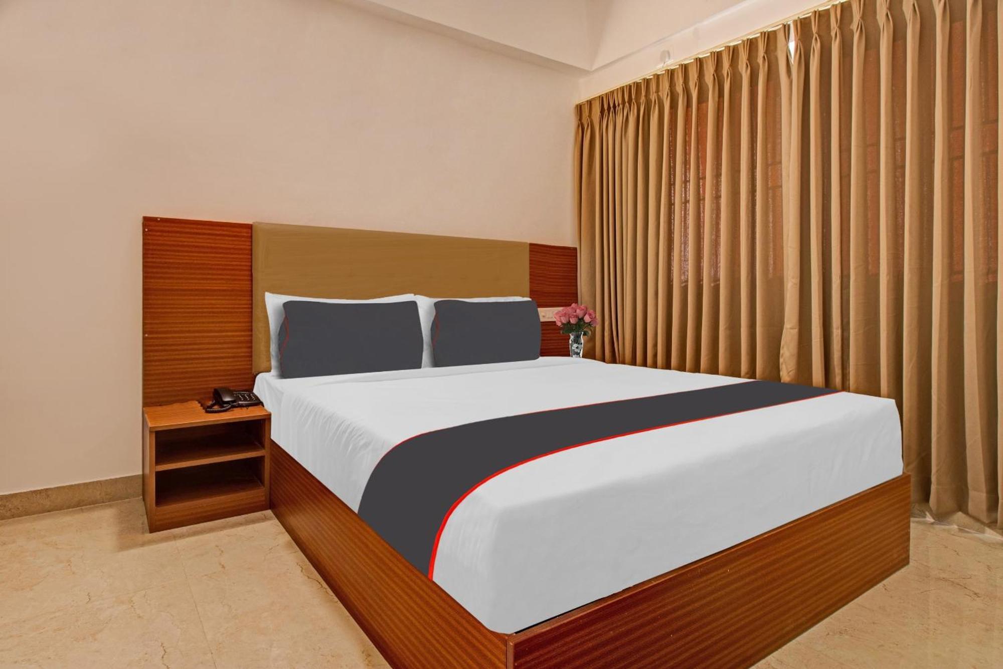 Super Collection O Petals Otium Business Hotel Bangalore Exterior photo